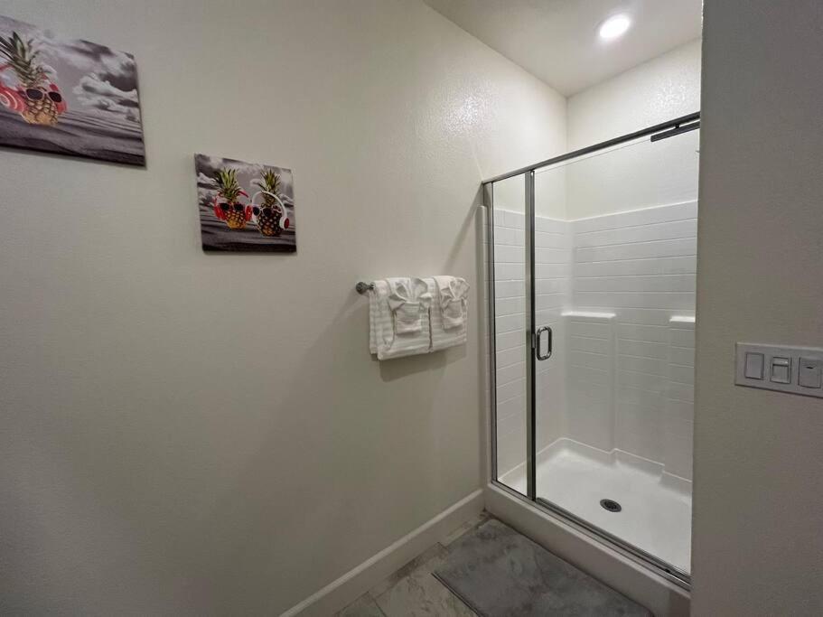 Brand-New, Beautiful & Stylish Home In Sacramento! Exterior foto