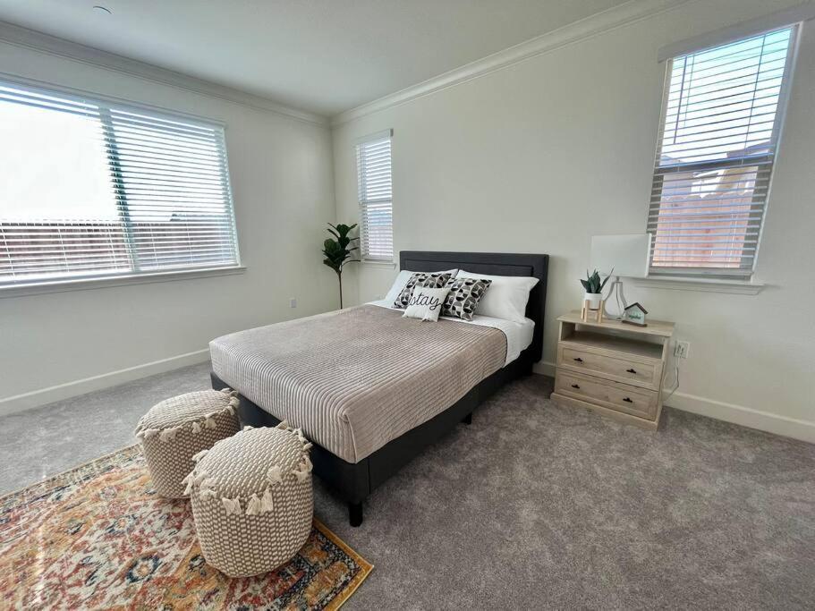 Brand-New, Beautiful & Stylish Home In Sacramento! Exterior foto