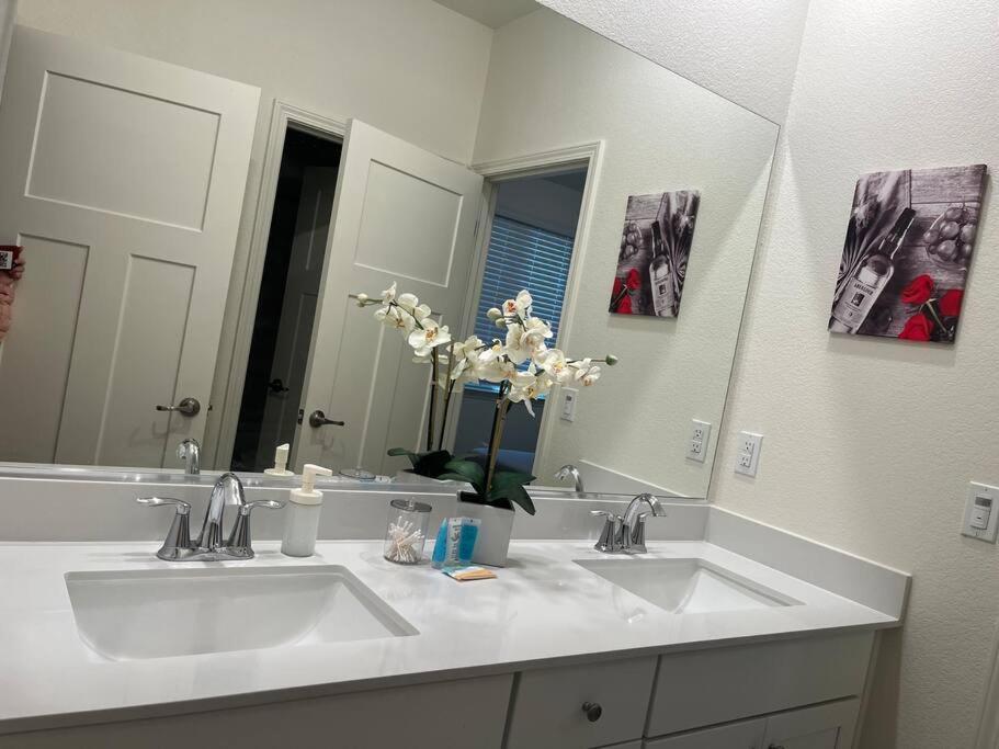 Brand-New, Beautiful & Stylish Home In Sacramento! Exterior foto