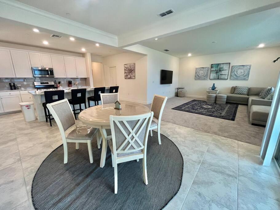 Brand-New, Beautiful & Stylish Home In Sacramento! Exterior foto